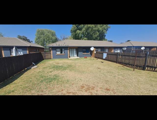 3 BEDROOM TOWNHOUSE FOR SALE IN COMET